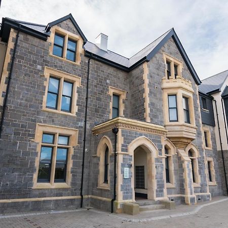 Apartment 3 Waterstone House - Sea Front Apartment, Hot Tub Tenby Zewnętrze zdjęcie