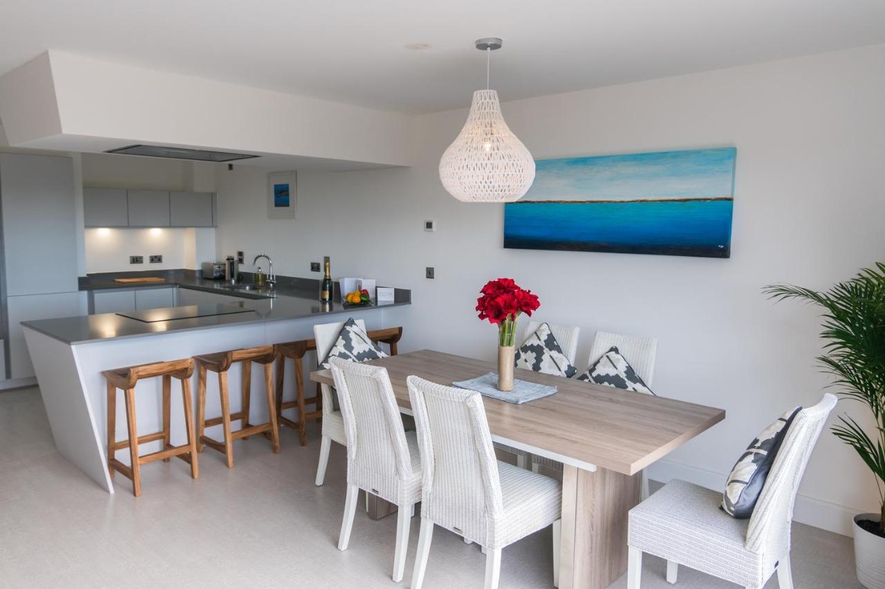 Apartment 3 Waterstone House - Sea Front Apartment, Hot Tub Tenby Zewnętrze zdjęcie
