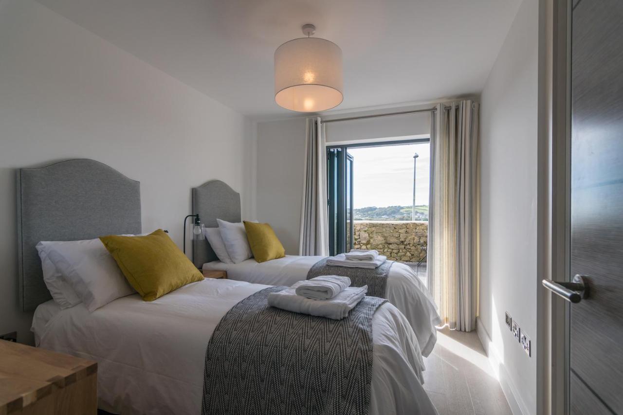 Apartment 3 Waterstone House - Sea Front Apartment, Hot Tub Tenby Zewnętrze zdjęcie